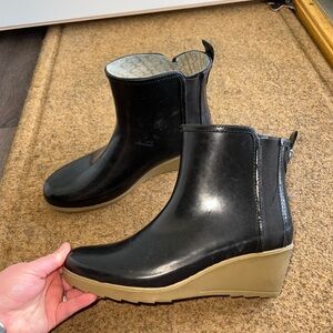 Chooka Black and Tan Winter Rain Boots Ankle Height